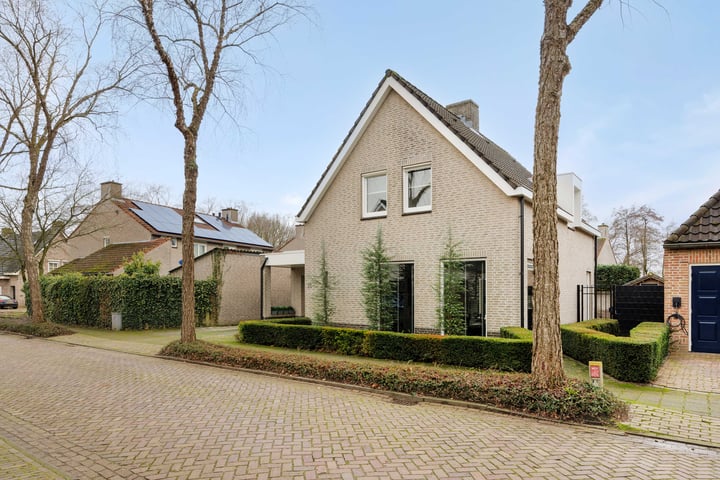 Moerbosch 26 in Heesch foto