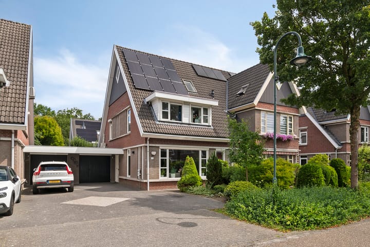 Molecatendreef 15 in Helmond