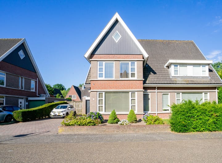 Molecatendreef 2 in Helmond foto