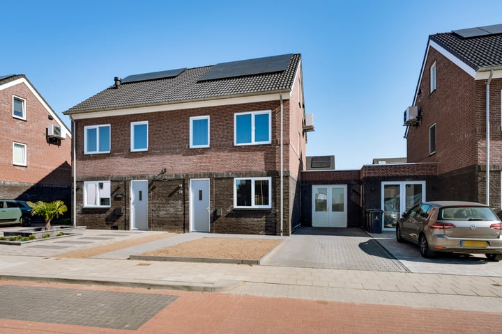 Molenakker 28 in Roermond foto