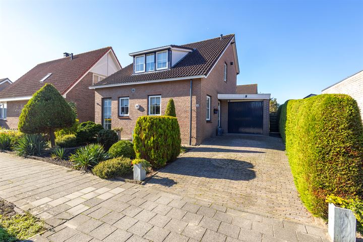 Molenlaan 11 in Groot-Ammers foto