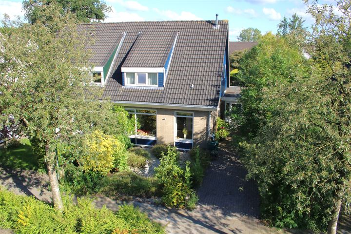 Molepaed 28 in Scharnegoutum foto