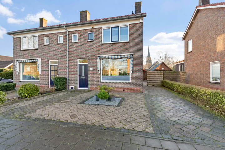 Molewei 16 in Sint Nicolaasga foto