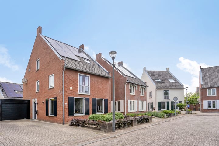 Monnikserf 15 in Helmond foto