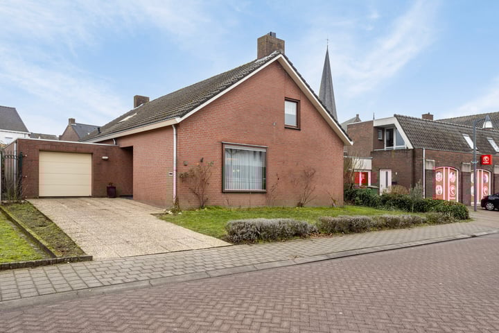 Monseigneur Nolensstraat 4 in Stramproy foto