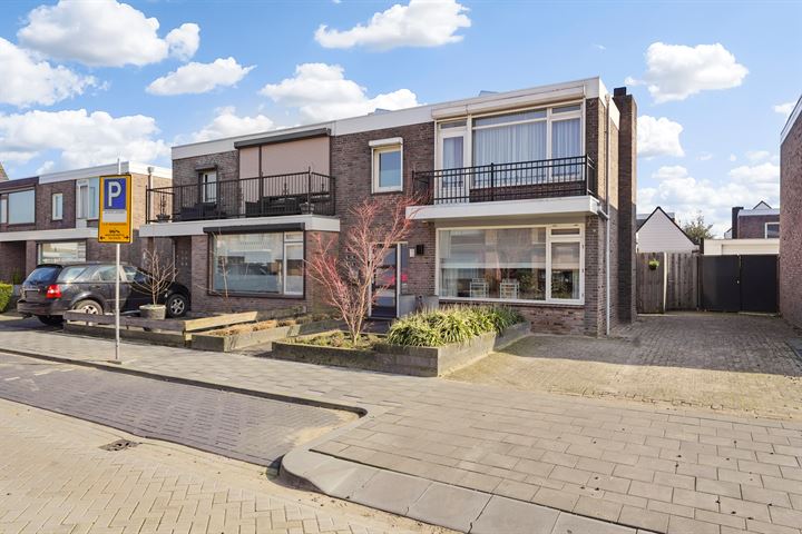 Montgomerystraat 9 in Oss foto
