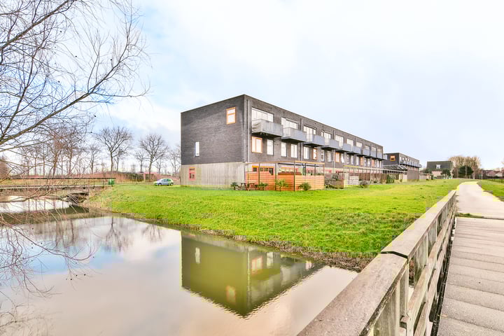 Montreallaan 38 in Nieuw-Vennep foto