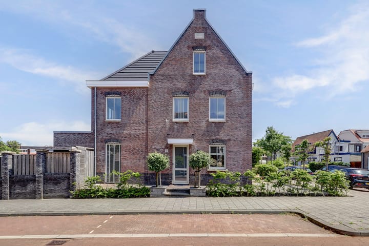 Mr. C.A. Bosstraat 1 in Katwijk