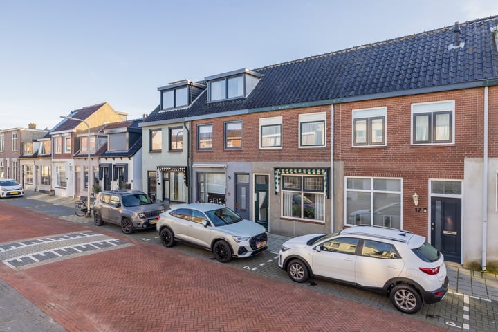 Mr. D. Donker Curtiusstraat 19 in Katwijk foto