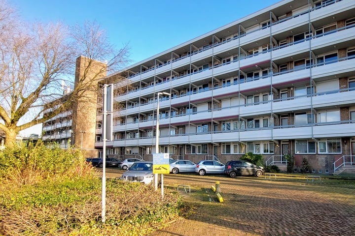 Mr. F.A. van Hallweg 142 in Amstelveen foto