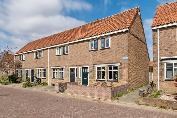 Mr. F.J.W.G. Spieringstraat 26 in Tiel foto