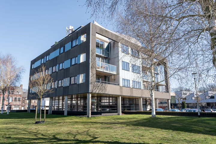 Mr. J.H. de Pontplein 50 in Tilburg foto