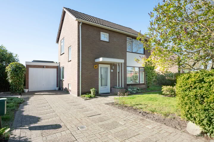 Mr. J. van Lierstraat 22 in Emmen foto