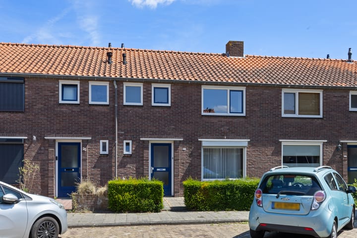 Mr. Luybenstraat 27 in Waalwijk foto