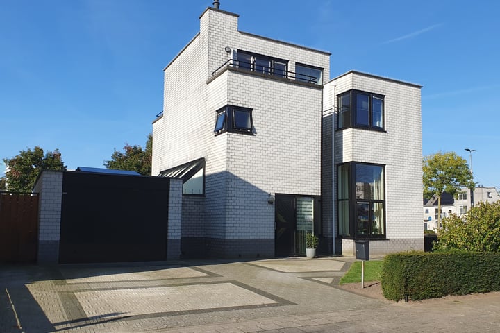 Mr. P.J. Oudsingel 215 in Arnhem foto