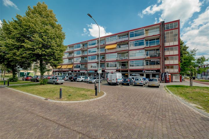 Mr. P.J. Troelstralaan 219 in Assen foto