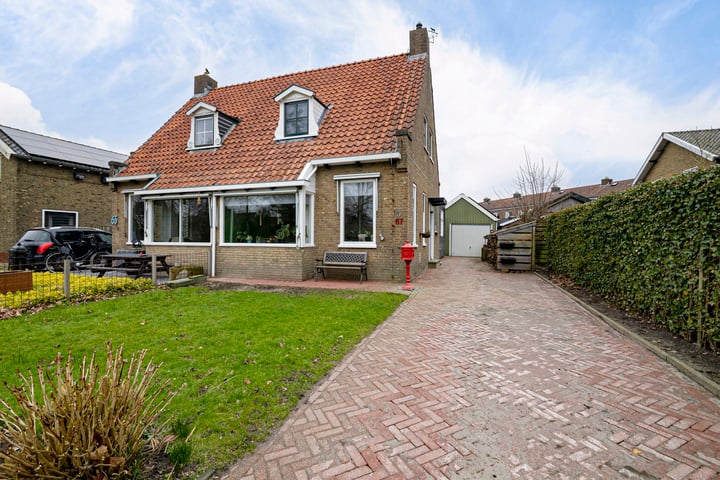 Mr. Pieter Jelles Troelstrawei 67 in Grou