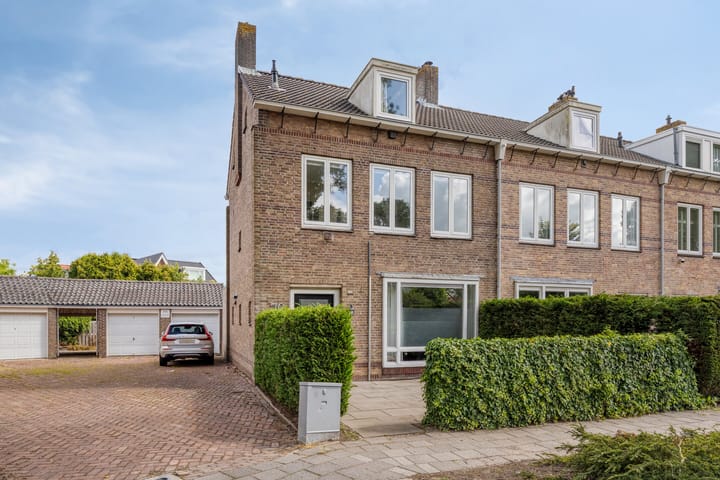 Mr. Troelstralaan 70A in Amstelveen foto