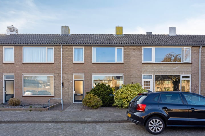 Mr. van Maanenstraat 10 in Waalwijk foto