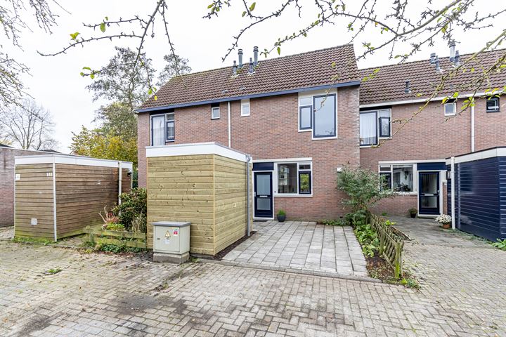 Mudaheerd 140 in Groningen foto