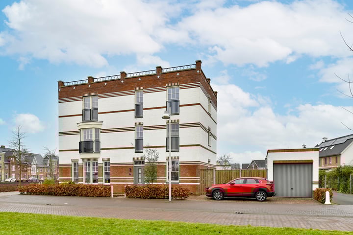 Muiderslotlaan 2 in Weesp foto