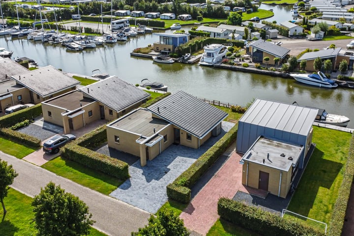 Mutserd 38 in Lemmer foto