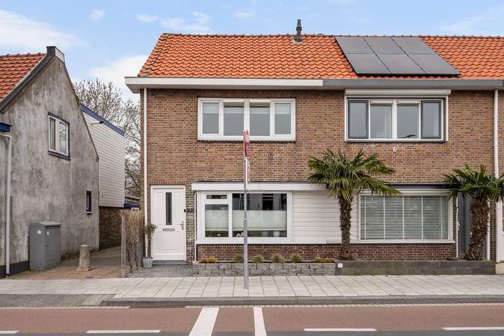 Naaldwijkseweg 228 in 's-Gravenzande foto