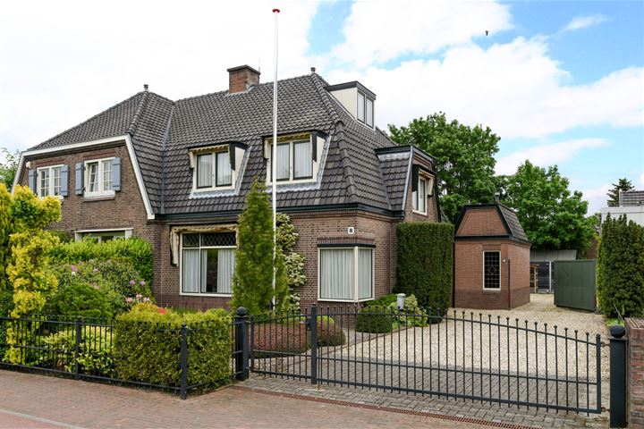 Naarderstraat 8 in Huizen foto