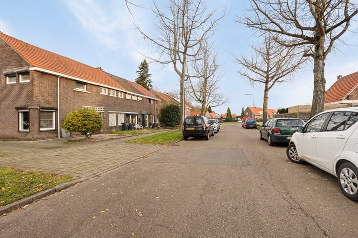 Narcissensingel 16 in Geleen foto