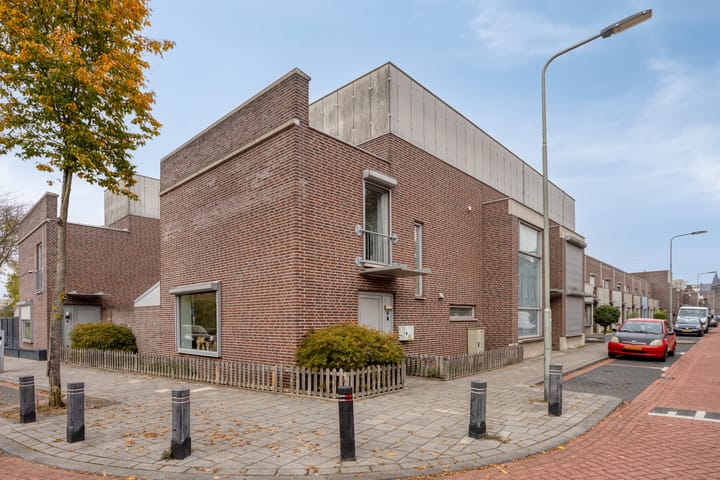 Nassaustraat 1 in Roermond