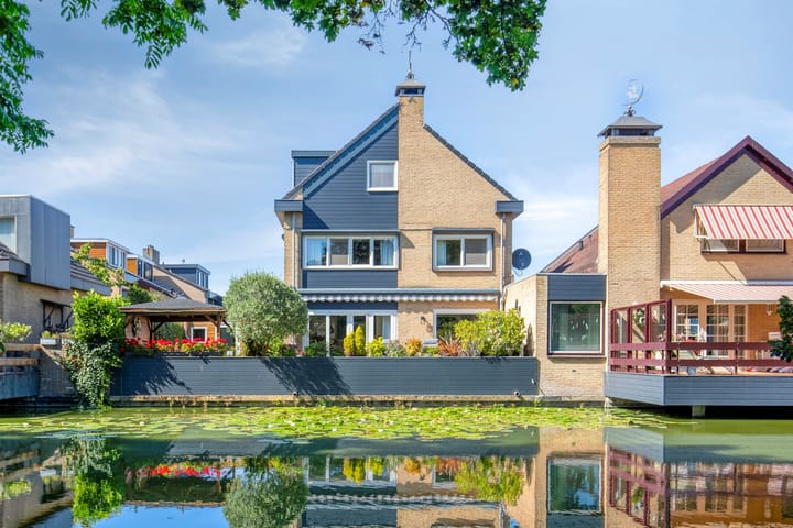 Neckardal 24 in Capelle aan den IJssel foto