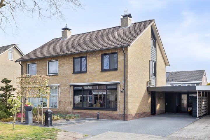 Neercasselstraat 16 in Losser foto