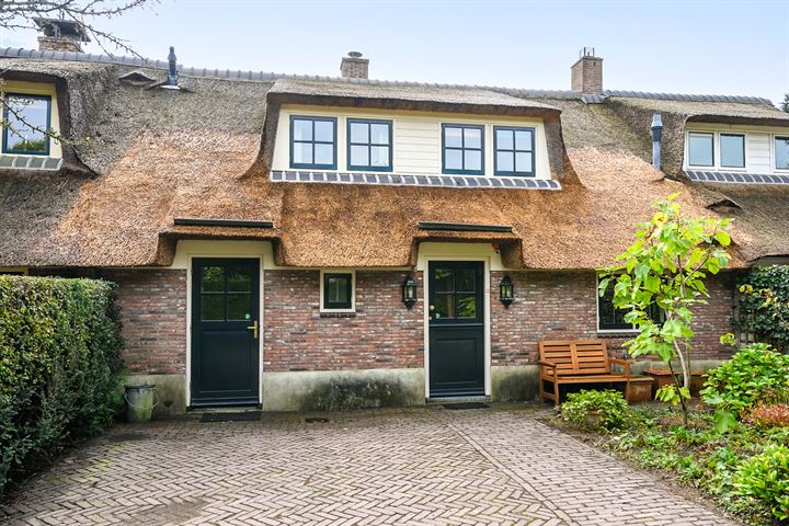 Neuhuijsweg 2 in Laren foto