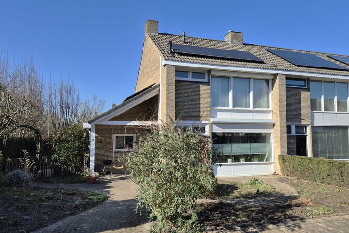 Neutronstraat 22 in Maastricht foto