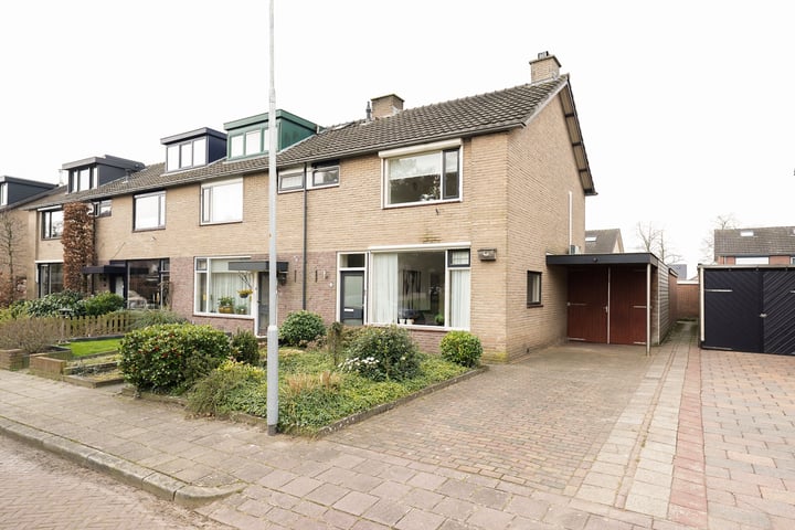 Nic Beetsstraat 28 in Putten