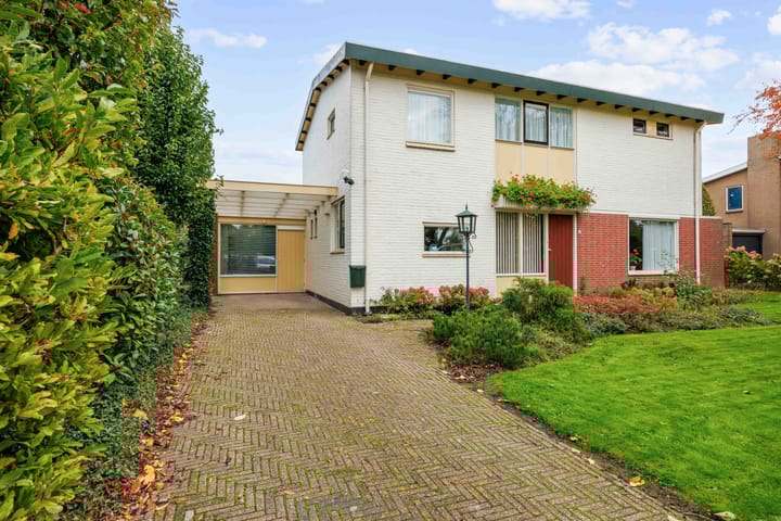 Nicolaas Grijpstraat 4 in Grijpskerk foto