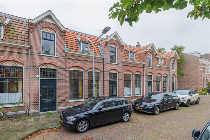 Nicolaas van der Laanstraat 12 in Haarlem foto
