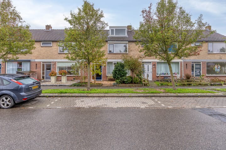 Nicolaas van Puttenstraat 6 in Goudswaard foto