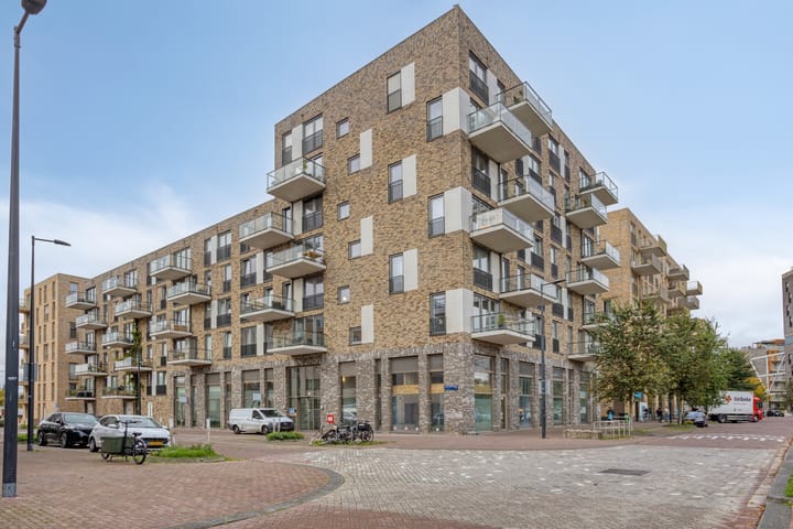 Nida Senffstraat 153 in Amsterdam foto