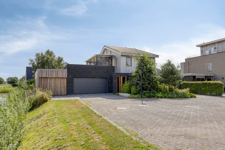 Nienke van Hichtumweg 81 in Heerenveen foto