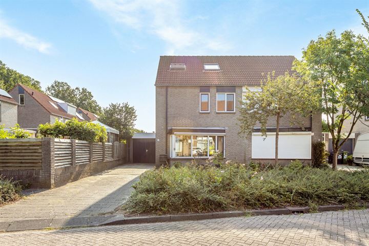 Nierslaan 8 in Helmond foto