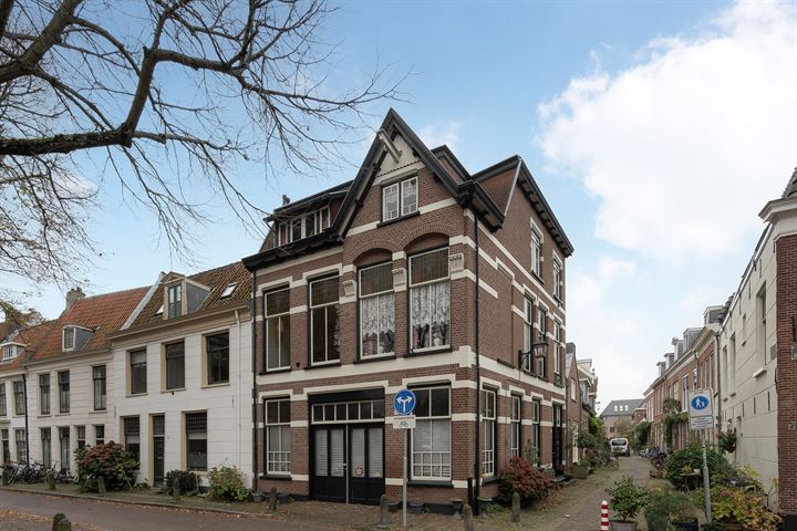 Nieuwe Kerksplein 20 in Haarlem foto