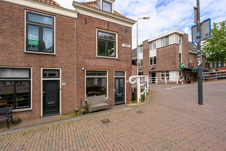 Nieuwe Langendijk 110 in Delft foto