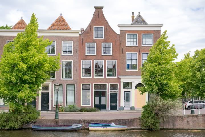 Nieuwe Rijn 98 in Leiden