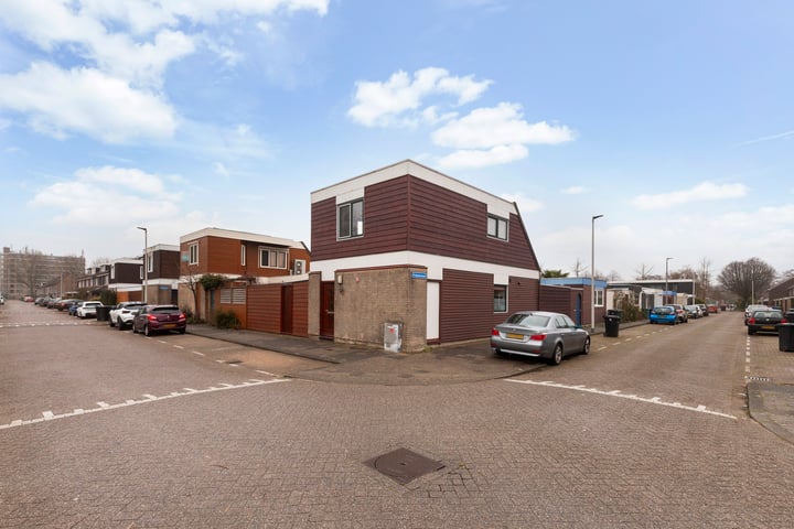 Nieuwemeer 28 in Rotterdam foto