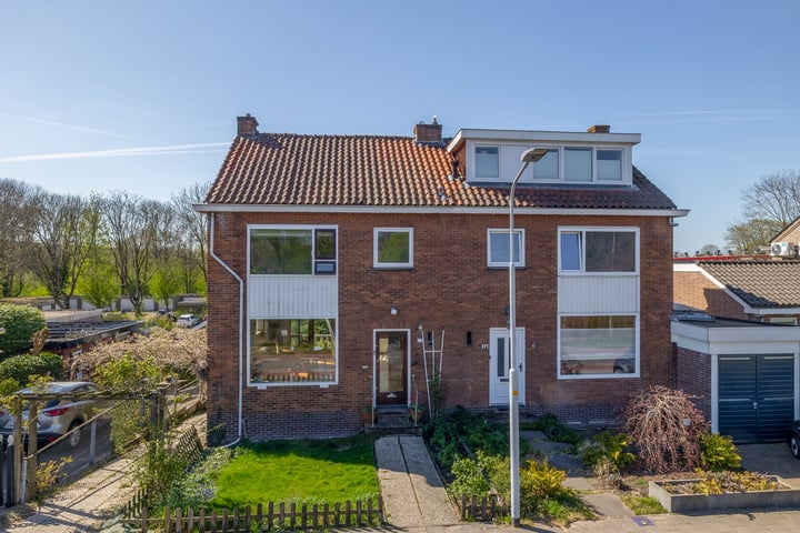 Nieuwemeerdijk 172 in Badhoevedorp