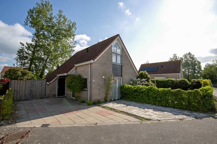 Nieuwesluisweg 1-143 in Breskens foto