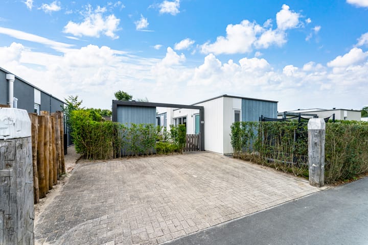 Nieuwesluisweg 1A-1052 in Breskens foto