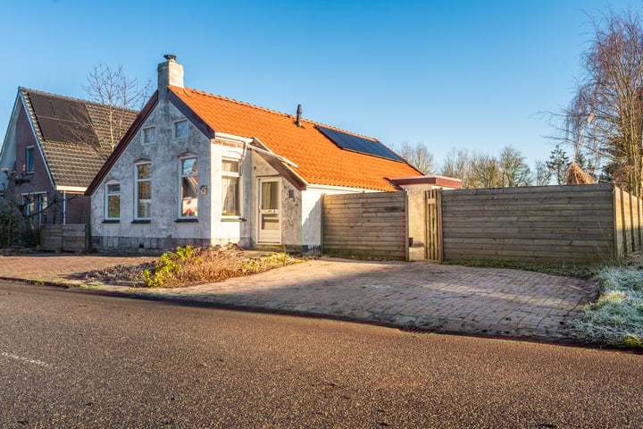 Nieuweweg 15 in Oostwold foto