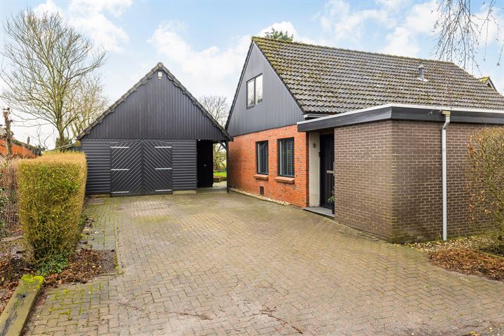 Nieuwstad 3 in Holwierde foto